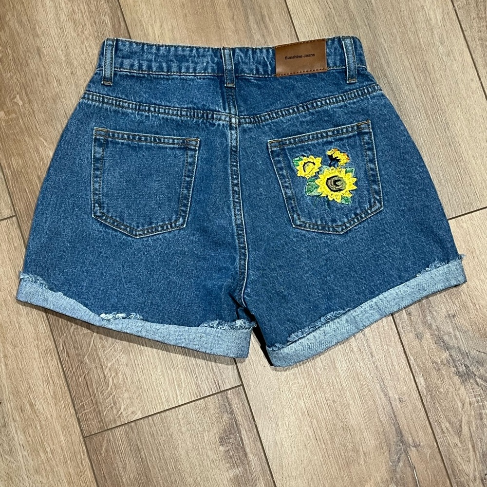 Order Plus Woman’s Sunflower Jean Shorts Small
